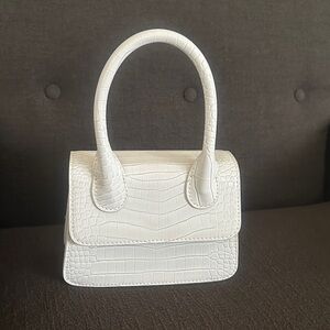 Like New Elegant White Crocodile-Embossed Handbag with crossbody strap. .